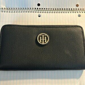Tommy Hilfiger Zippered Wallet In Black With Blue Interior